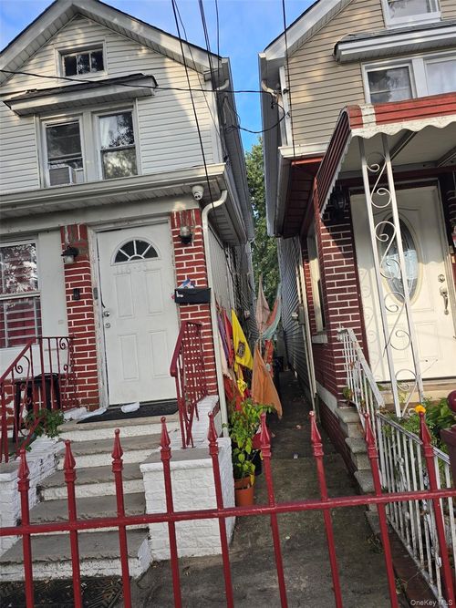 11633 134th St, South Ozone Park, NY, 11420-2215 | Card Image