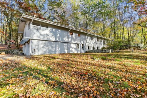 80 Gilbert Hwy, Fairfield, CT, 06824-1647 | Card Image