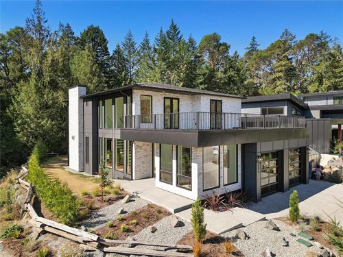609 Medalist Ave, Victoria, BC, V9C0R7 | Card Image