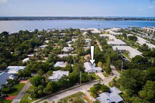 296 Se Wentworth Dr, Stuart, FL, 34996-4717 | Card Image
