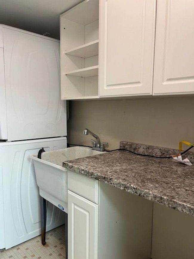 LAUNDRY TUB & A LG COUNTERTOP FOR FOLDING CLOTHES | Image 20