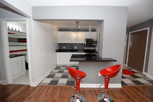 301-650 Perrie Dr, Elk Grove Village, IL, 60007-1821 | Card Image