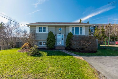107 Shrewsbury Rd, Dartmouth, NS, B2V2C4 | Card Image