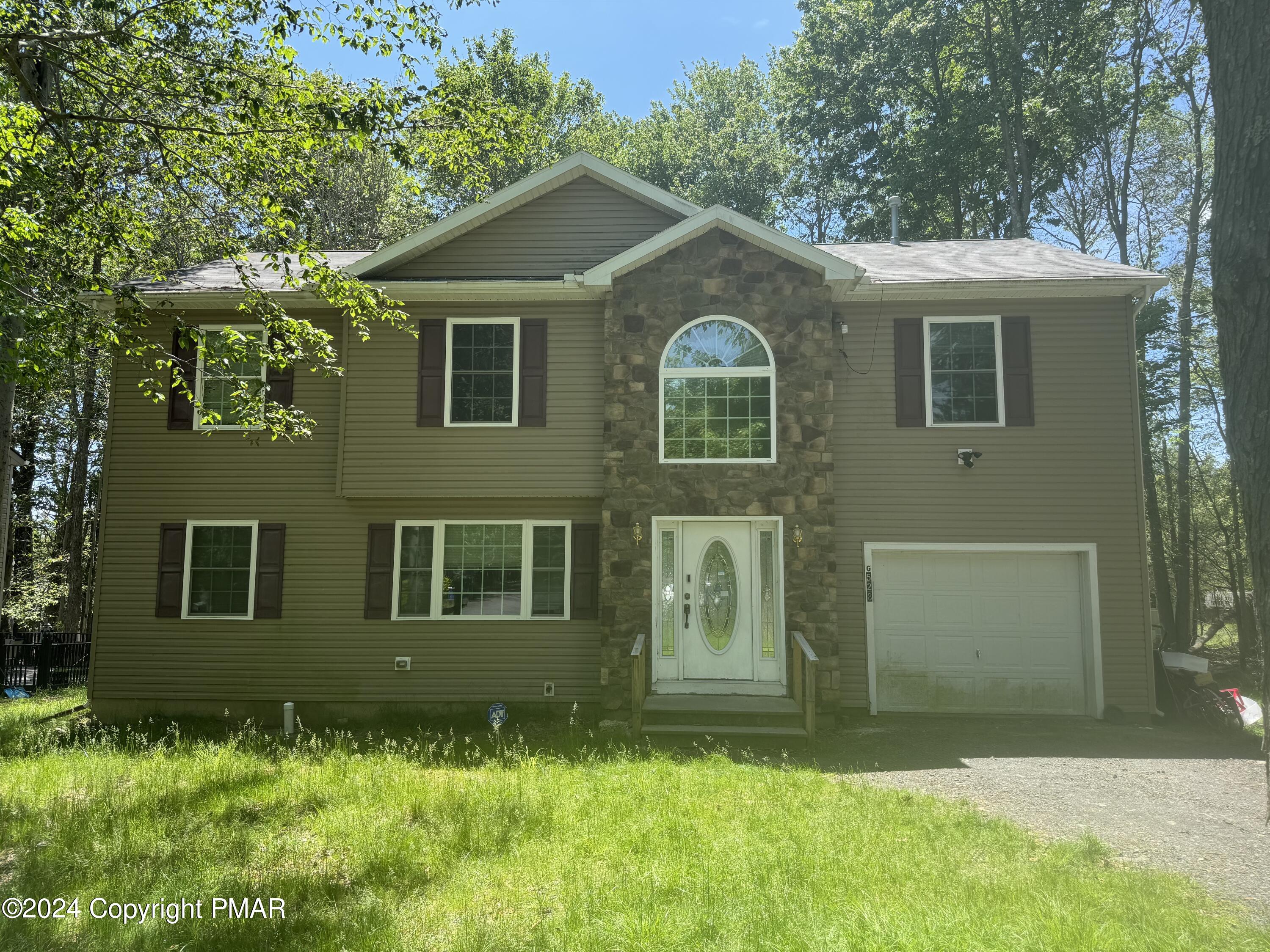 Meadowlark Dr, Tobyhanna, PA 18466