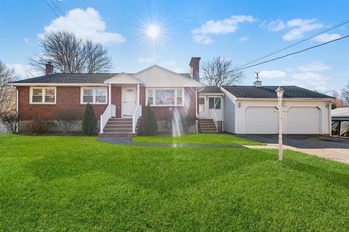 61 Lowell St, Wilmington, MA, 01887-2910 | Card Image