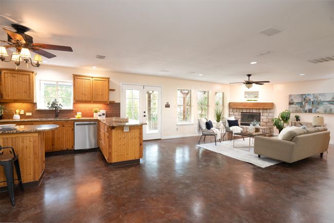600 Seals Rd, House other with 4 bedrooms, 3 bathrooms and null parking in Bartonville TX | Image 6