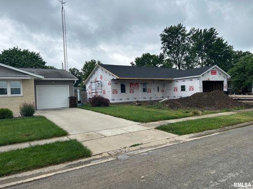 910 E Heights Ave, Taylorville, IL, 62568-1333 | Card Image