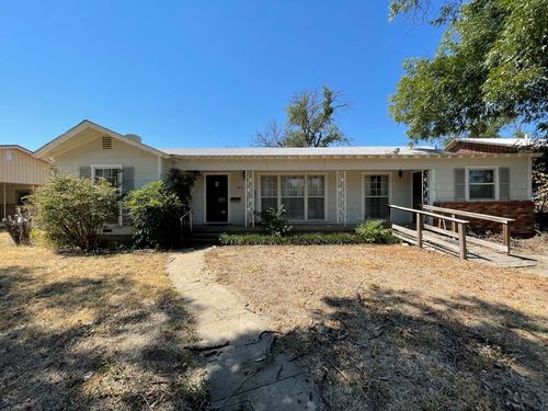405 N 3rd St, Ballinger, TX, 76821-5035 | Card Image