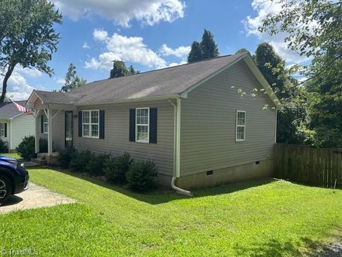 556 Mission Rd, Winston Salem, NC, 27103-1708 | Card Image