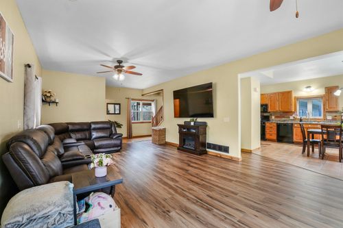 E10282 Greimel Rd, Baraboo, WI, 53913-9550 | Card Image