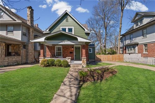 4214 Campbell St, Kansas City, MO, 64110-1136 | Card Image