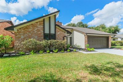 3018 Frontier Drive, House other with 4 bedrooms, 2 bathrooms and null parking in Sugar Land TX | Image 2