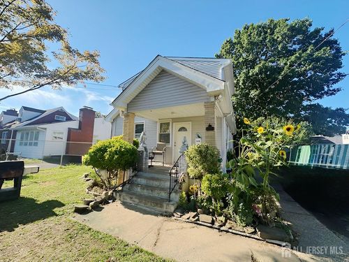 988 Elmer Pl, North Brunswick, NJ, 08902-2316 | Card Image