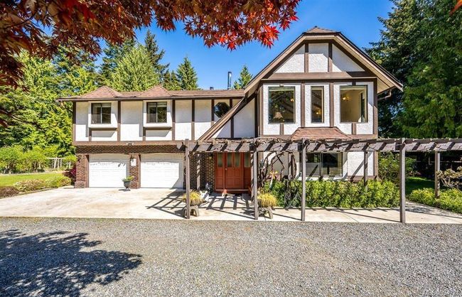 SWEEPING PRIVATE DRIVEWAY - 3340 SQ FT 5 BEDROOM/ 3 BATH CHARACTER HOME | Image 44