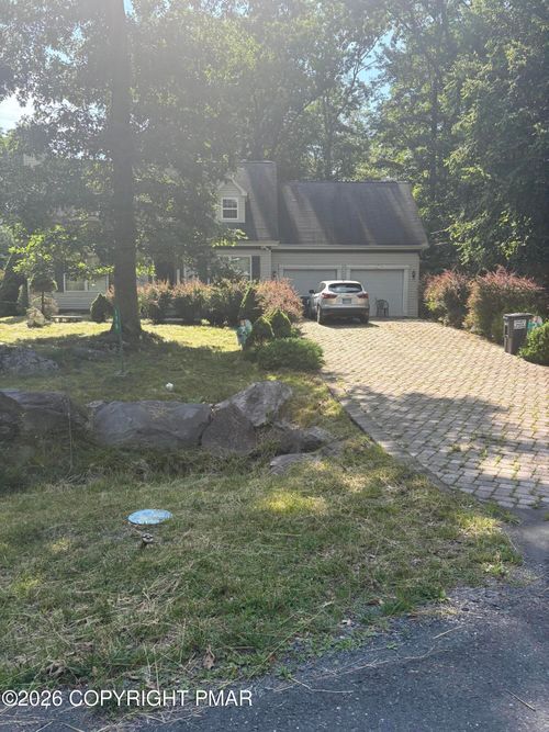 174 Pasquin Dr, East Stroudsburg, PA, 18301-6905 | Card Image