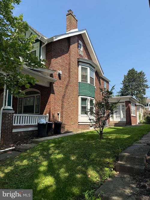 945 E High St, POTTSTOWN, PA, 19464-5760 | Card Image