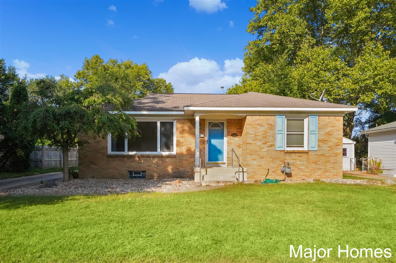 Collingwood Ave, Wyoming, MI 49519