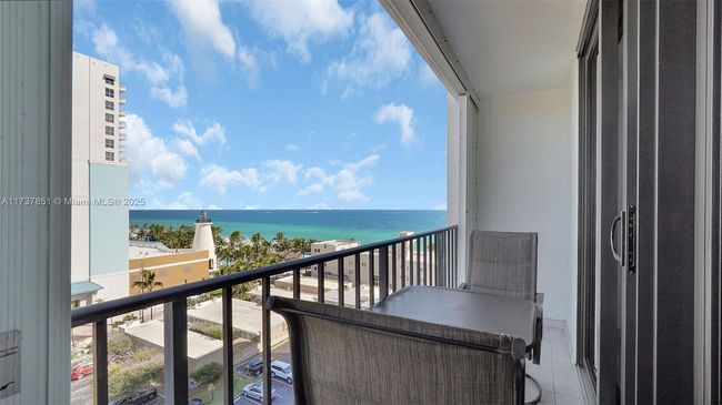 APT-907 - 322 Buchanan St, Condo with 2 bedrooms, 2 bathrooms and null parking in Hollywood FL | Image 5