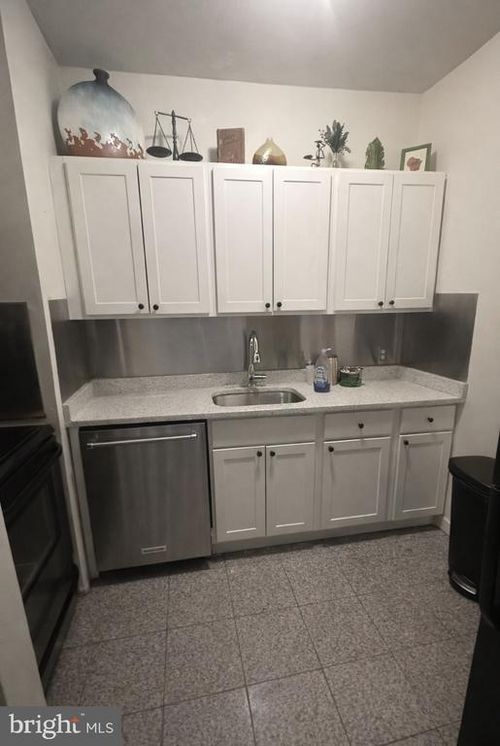 apt-1r-414 S 15th St, PHILADELPHIA, PA, 19146-1664 | Card Image