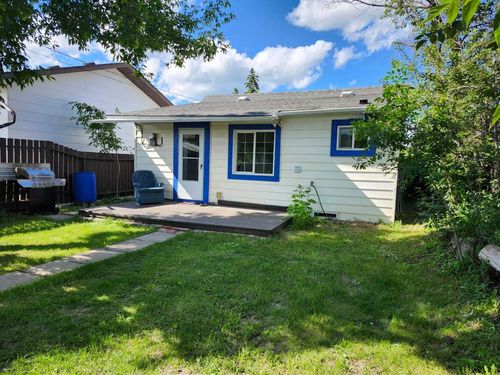 655 3 Ave W, Drumheller, AB, T0J0Y3 | Card Image
