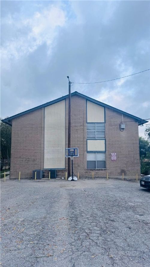 2018 Anchor Dr, San Antonio, TX, 78213-1427 | Card Image