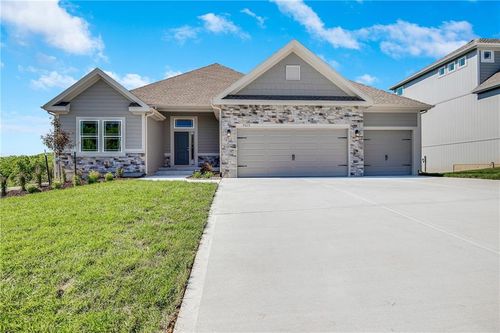 7015 Ne 103rd St, Kansas City, MO, 64156-7702 | Card Image