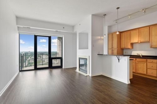 apt-2405-500 E Grant St, Minneapolis, MN, 55404-1494 | Card Image
