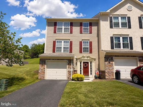 43 Brookview Ln, POTTSTOWN, PA, 19464-2992 | Card Image
