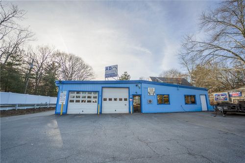 4 Log Rd, Smithfield, RI, 02917-1511 | Card Image