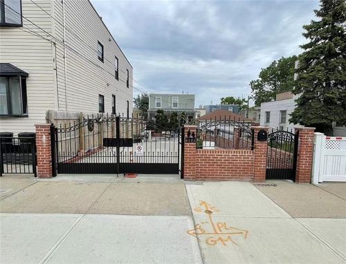 61-41 Maspeth Ave, Maspeth, NY, 11378-2820 | Card Image