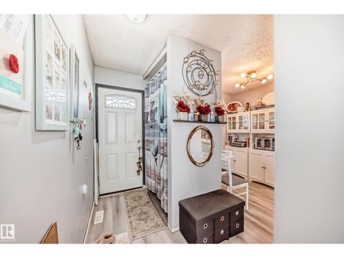 582 Abbottsfield Rd Nw, Edmonton, AB, T5W4R3 | Card Image