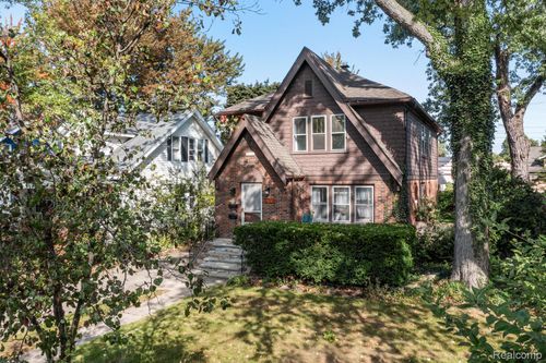 925 E 2nd St, Royal Oak, MI, 48067-2856 | Card Image