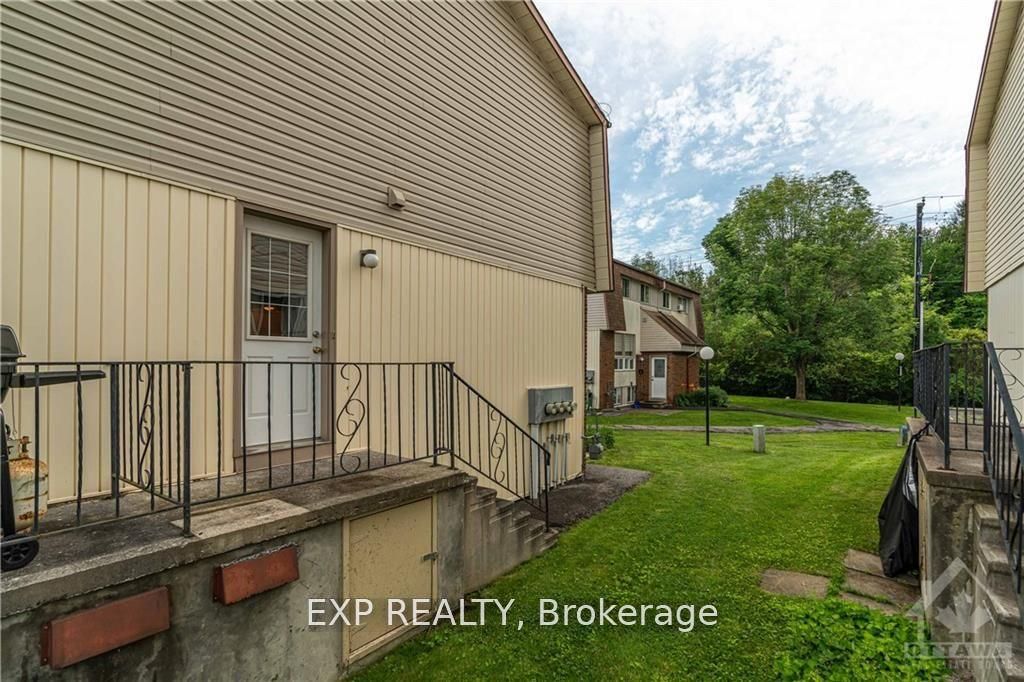 Residential Lease in Bells Corners and South to Fallowfield 5