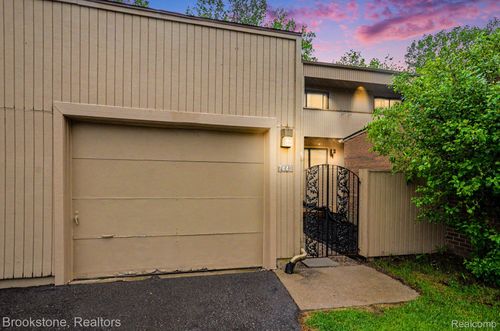 7440 Azalea Ct, West Bloomfield, MI, 48322-2820 | Card Image