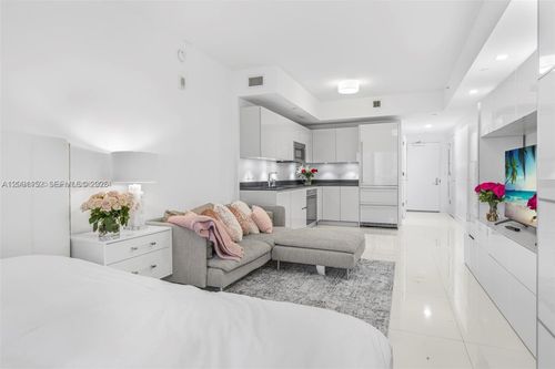 1710-1010 Brickell Ave, Miami, FL, 33131-3762 | Card Image