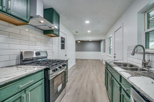 822 Milky Way, Garland, TX, 75040-5227 | Card Image