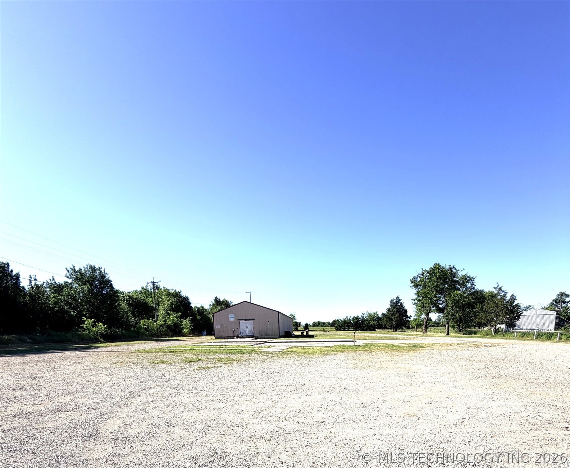 9810 Hornbeam Rd, Henryetta, OK 74437-6834