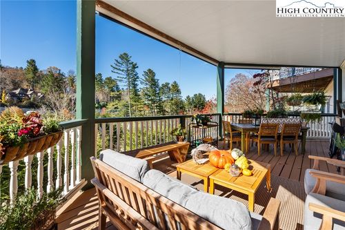 unit-301-220 Village Dr, Blowing Rock, NC, 28605-7235 | Card Image