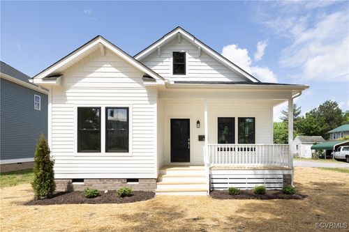 706 S Main Street, Blackstone, VA, 22824 | Card Image