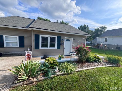 3015 Marsh Ave, Hannibal, MO, 63401-2420 | Card Image