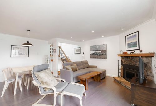 4-822 Gibsons Way, Gibsons, BC, V0N1V7 | Card Image