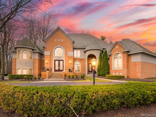 3586 Walnut Brook Dr, Rochester Hills, MI, 48309-4065 | Card Image