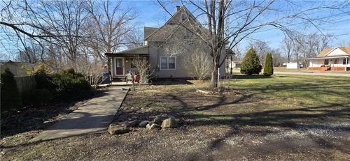 319 E Broadway, Iola, IL, 62838-3737 | Card Image