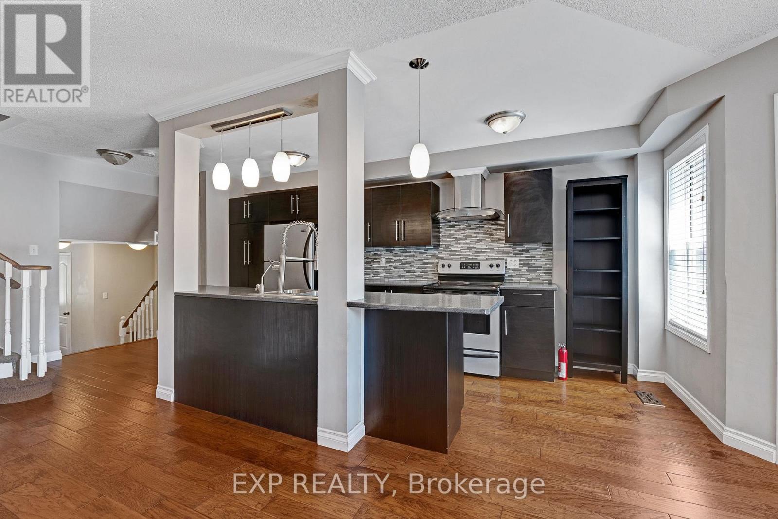 Residential Lease in Aurora (Bayview Wellington) 3