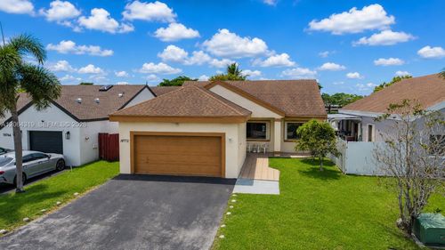18772 Nw 80th Ct, Hialeah, FL, 33015-5225 | Card Image