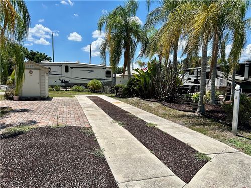 2928 Birdie Dr, Bowling Green, FL, 33834-6007 | Card Image