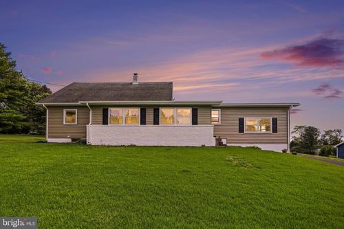 2008 Weavertown Rd, LEBANON, PA, 17046-8728 | Card Image