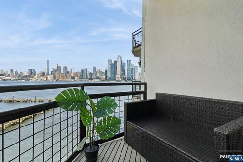 600 Harbor Blvd, Weehawken, NJ, 07086-6746 | Card Image