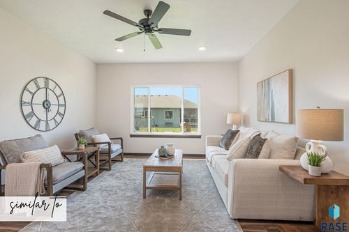 7825 E 44th St, Sioux Falls, SD, 57110-6437 | Card Image