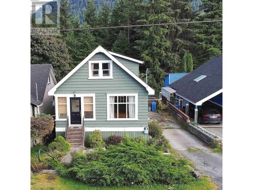 608 8th Ave E, Prince Rupert, BC, V8J2M9 | Card Image